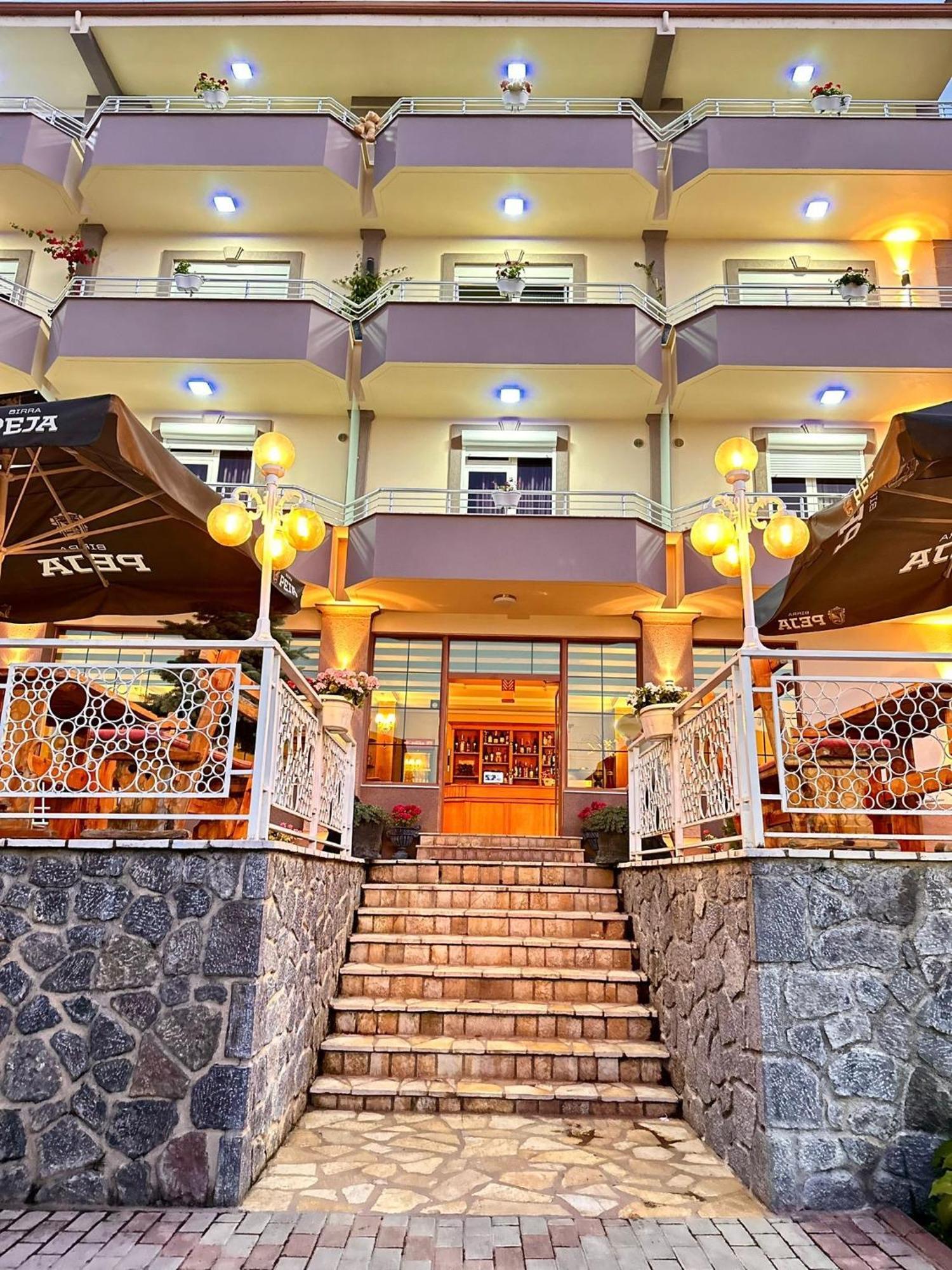 Hotel Vila Toska Piskupat Kültér fotó